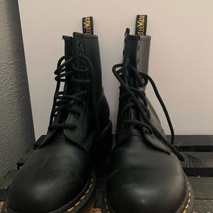 1460 WOMEN'S SMOOTH LEATHER LACE UP BOOTS